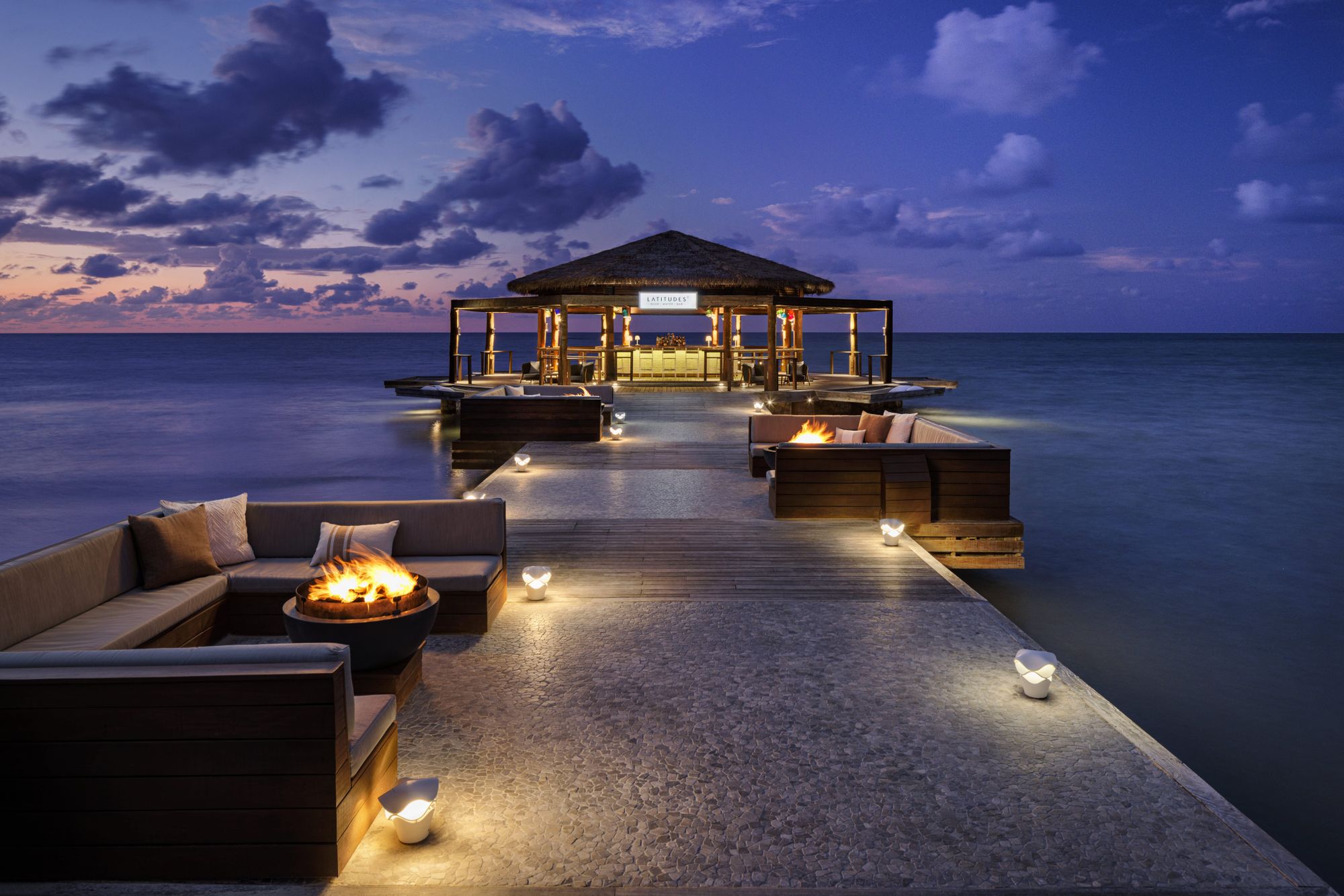 sandals-montego-bar-latitudes-bar